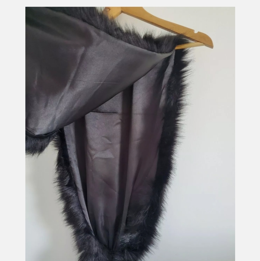 Yaya & Co. Faux Fur Shawl Wrap Scarf - Picture 3 of 9